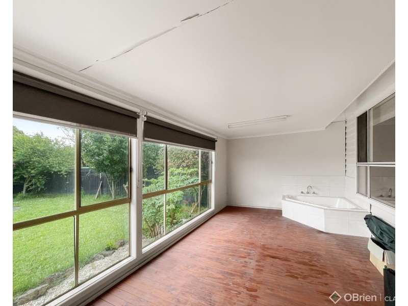 4 Castle Street, Moe VIC 3825