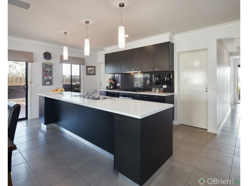 37 Hatfield Drive, Drouin VIC 3818