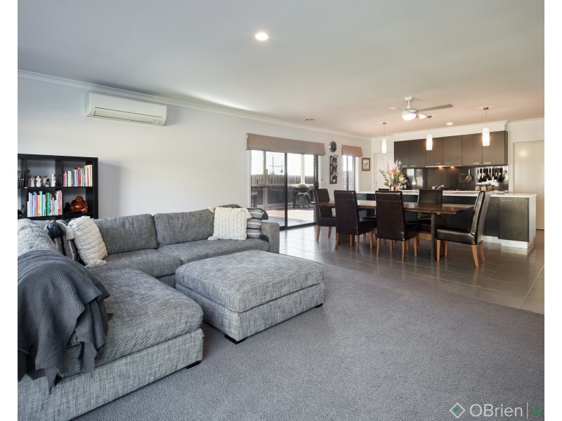37 Hatfield Drive, Drouin VIC 3818