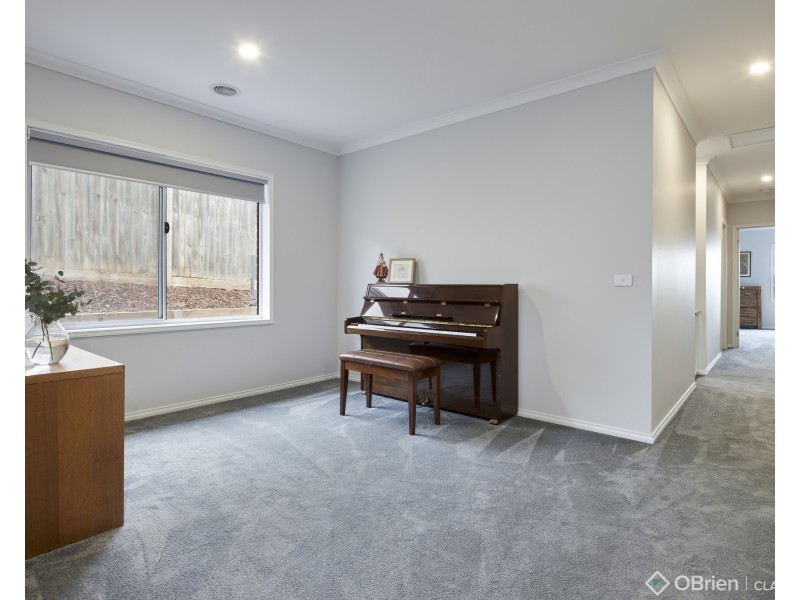 25 Jackson Drive, Drouin VIC 3818