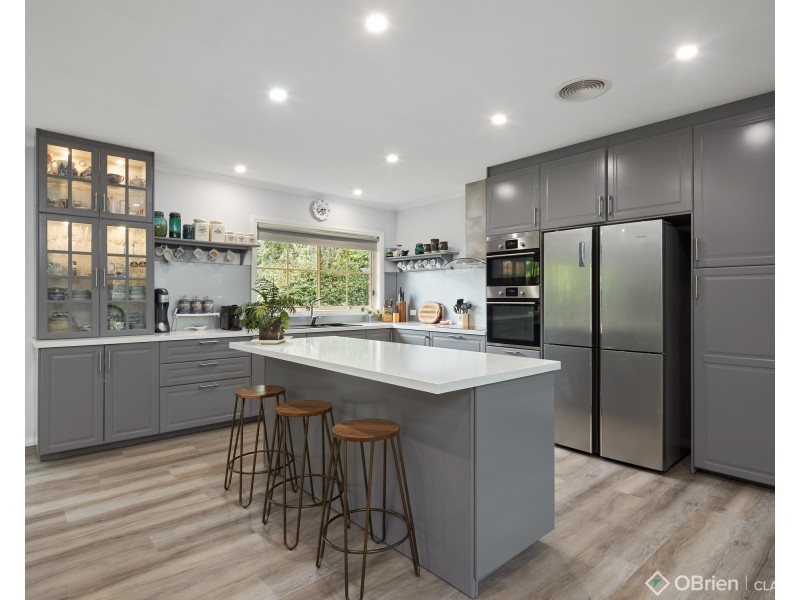 9 Pepperell Drive, Drouin VIC 3818