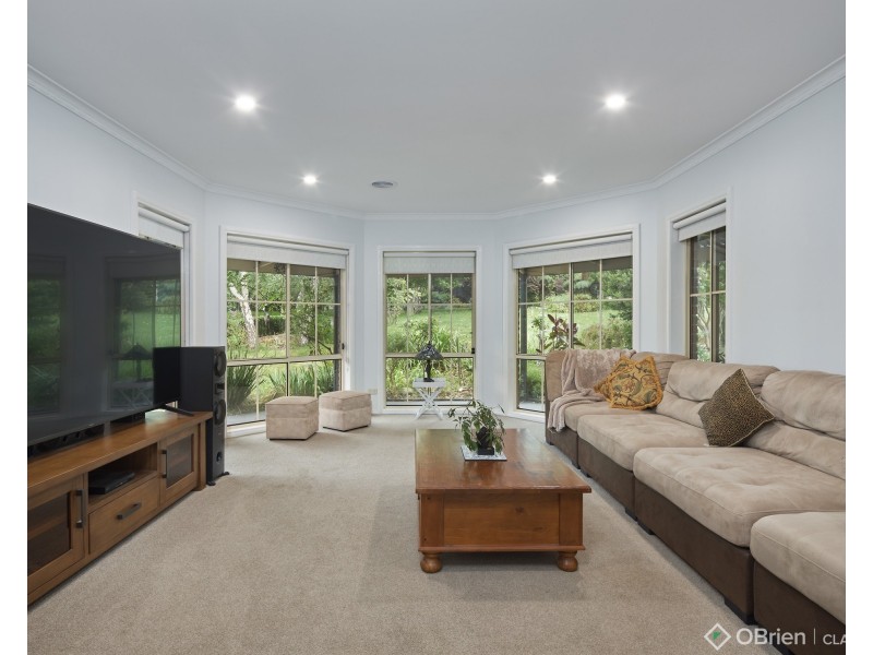 9 Pepperell Drive, Drouin VIC 3818