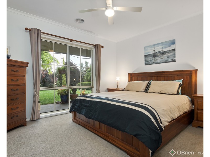 9 Pepperell Drive, Drouin VIC 3818