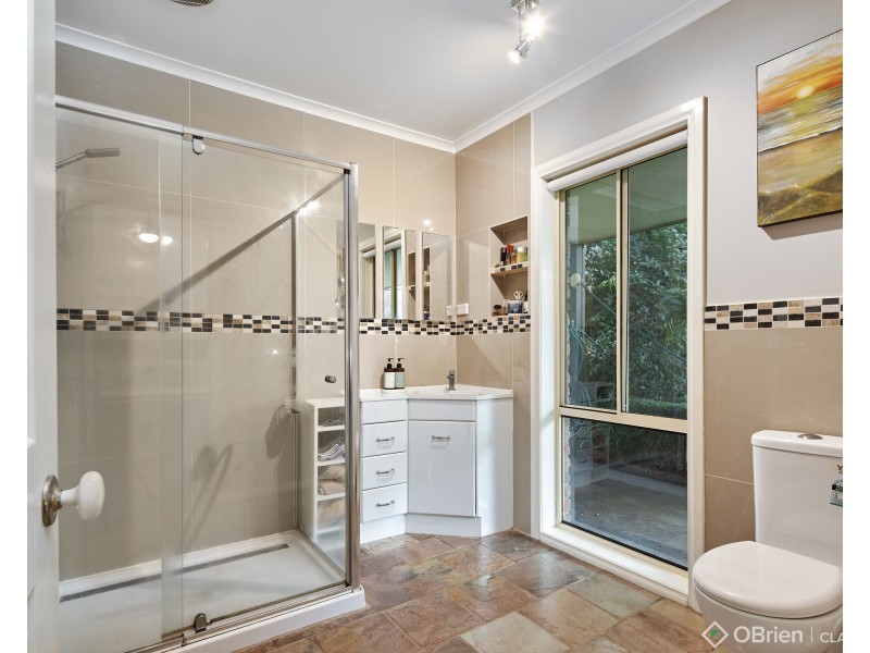 9 Pepperell Drive, Drouin VIC 3818