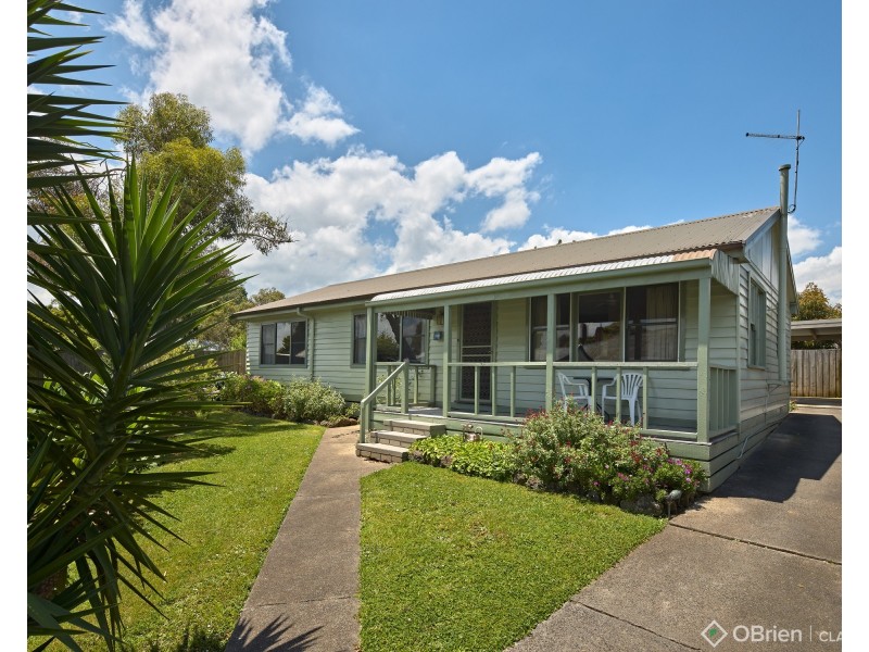 2/12 Hearn Street, Drouin VIC 3818