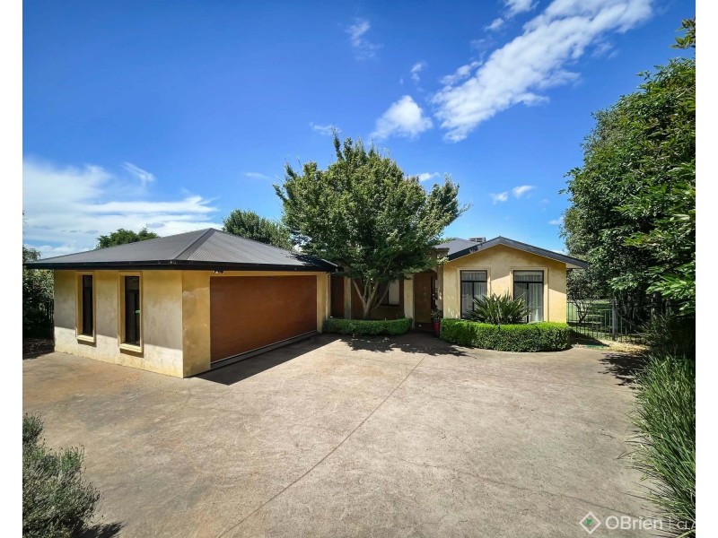 23-25 Nicolas Court, Warragul VIC 3820
