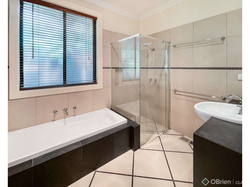 23-25 Nicolas Court, Warragul VIC 3820