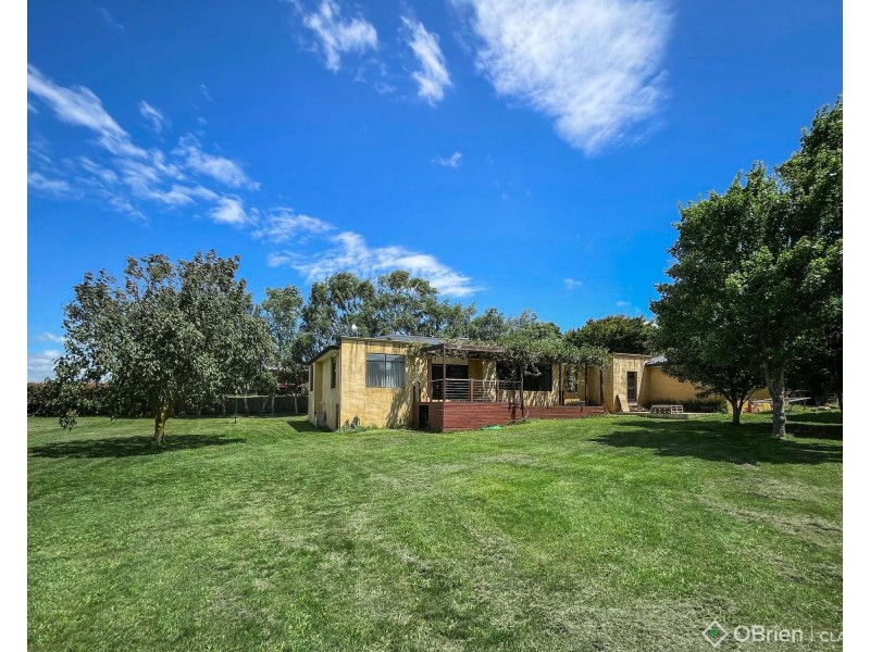 23-25 Nicolas Court, Warragul VIC 3820