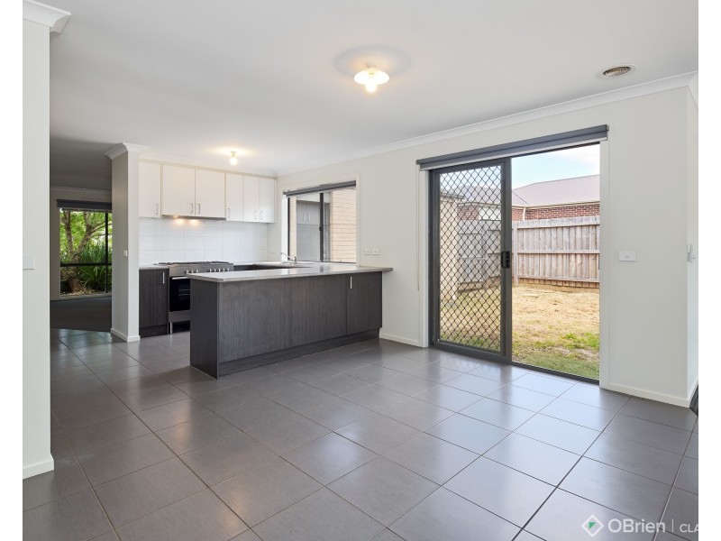 13 Harmon Drive, Drouin VIC 3818
