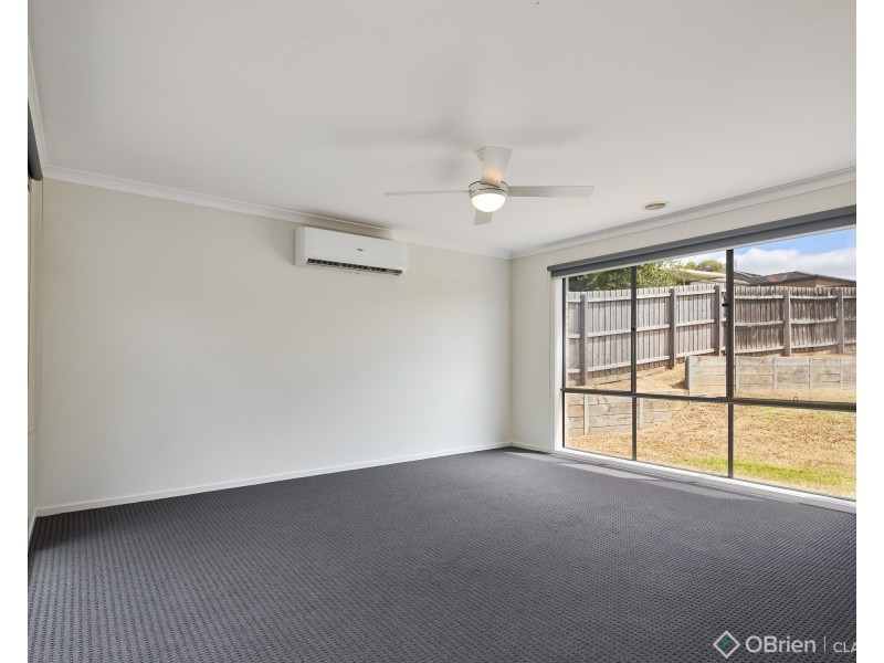13 Harmon Drive, Drouin VIC 3818