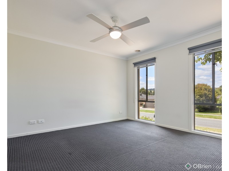 13 Harmon Drive, Drouin VIC 3818