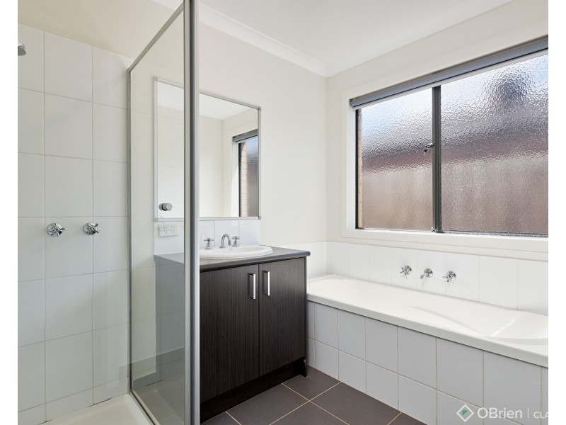 13 Harmon Drive, Drouin VIC 3818