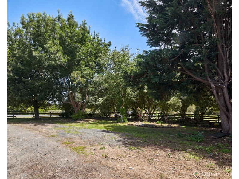 23 Railway Avenue, Darnum VIC 3822