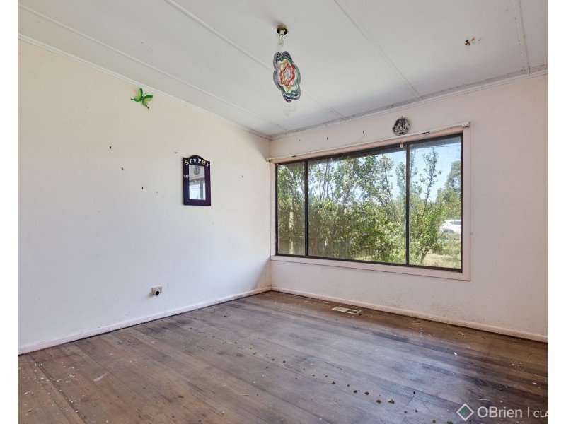23 Railway Avenue, Darnum VIC 3822