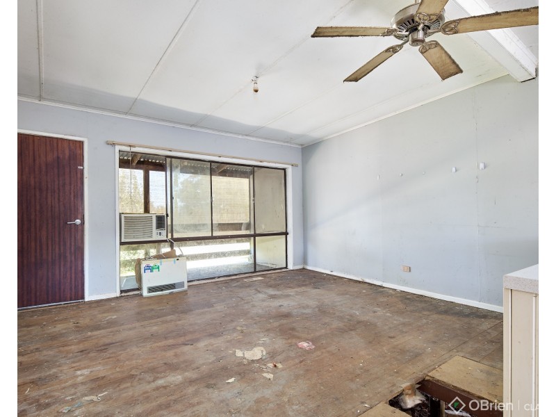 23 Railway Avenue, Darnum VIC 3822