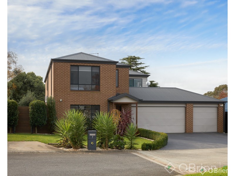 7 Charlwood Court, Drouin VIC 3818