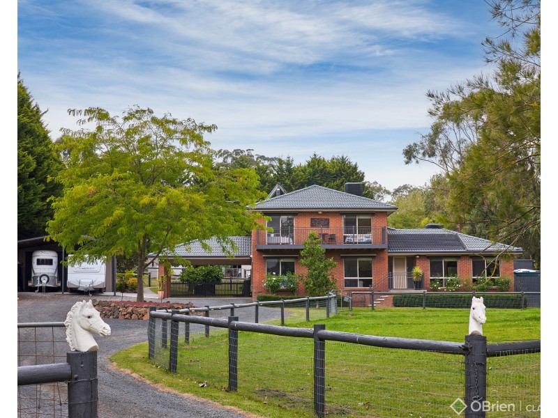 8 Robyn Court, Drouin VIC 3818