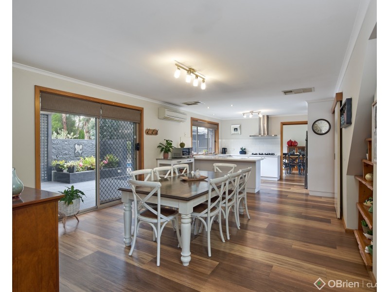 8 Robyn Court, Drouin VIC 3818