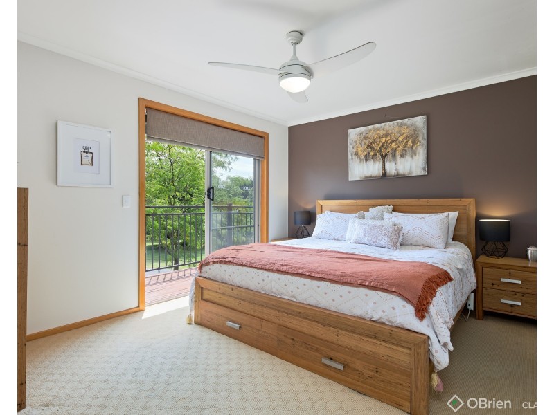 8 Robyn Court, Drouin VIC 3818