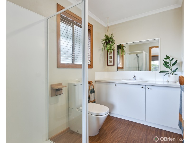 8 Robyn Court, Drouin VIC 3818