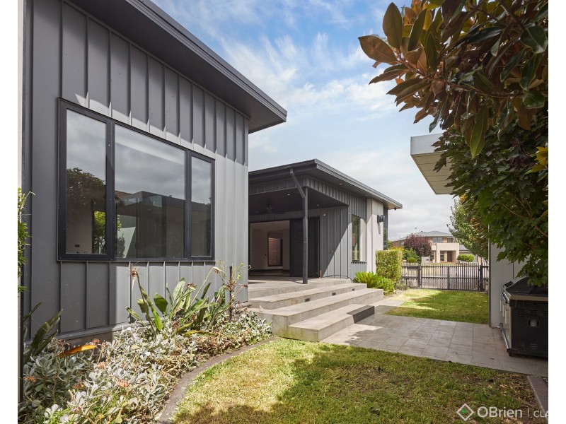 136 Twin Ranges Drive, Warragul VIC 3820