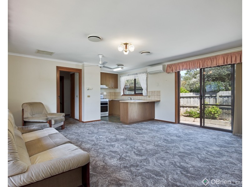 2/8 Hopetoun Road, Drouin VIC 3818