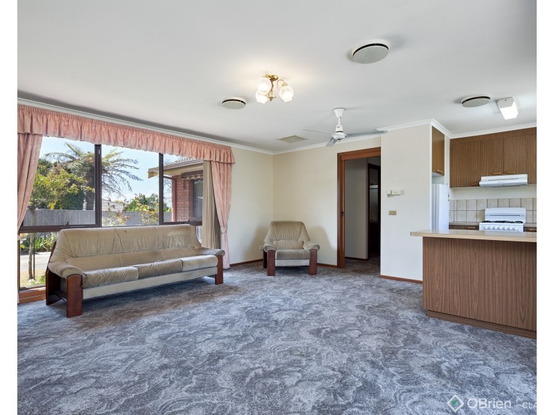 2/8 Hopetoun Road, Drouin VIC 3818