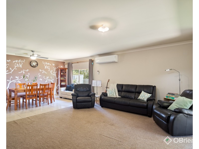 4 Greyfriars Way, Drouin VIC 3818