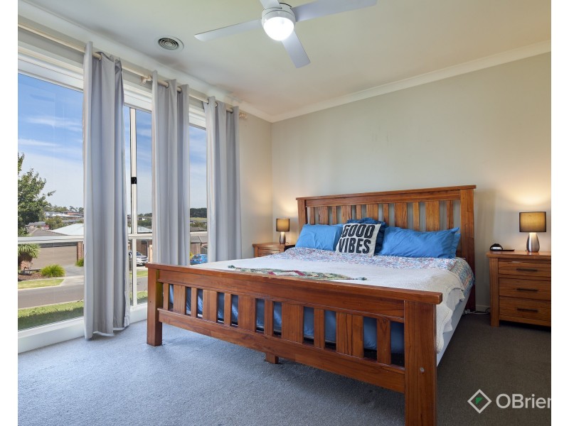 4 Greyfriars Way, Drouin VIC 3818