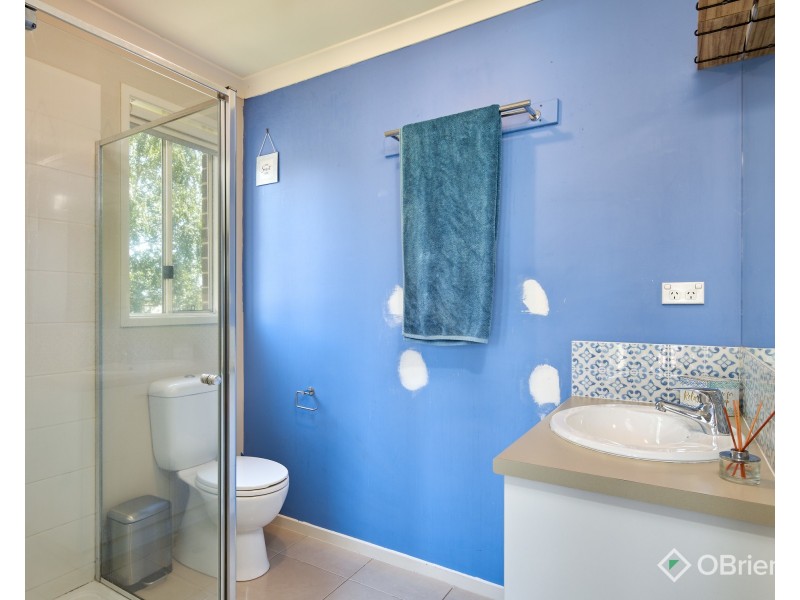 4 Greyfriars Way, Drouin VIC 3818