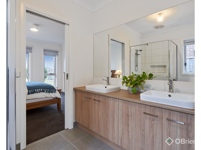 31 Lyndhurst Square, Drouin VIC 3818