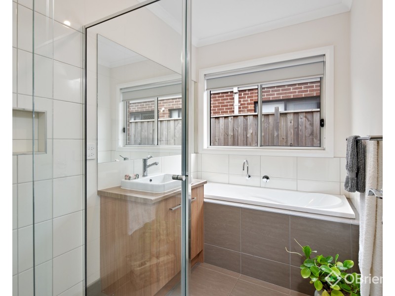 31 Lyndhurst Square, Drouin VIC 3818