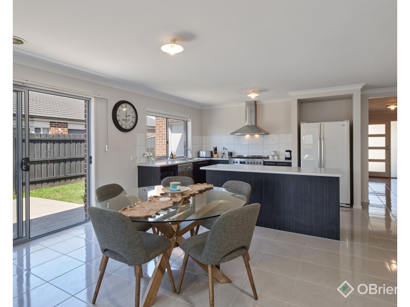 44 Summerhill Boulevard, Drouin VIC 3818