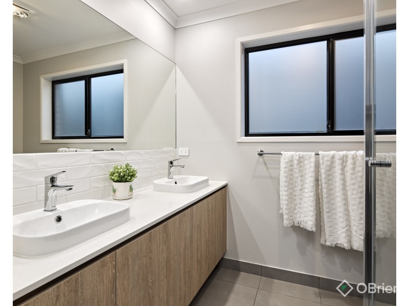 17 Fieldstone Avenue, Warragul VIC 3820