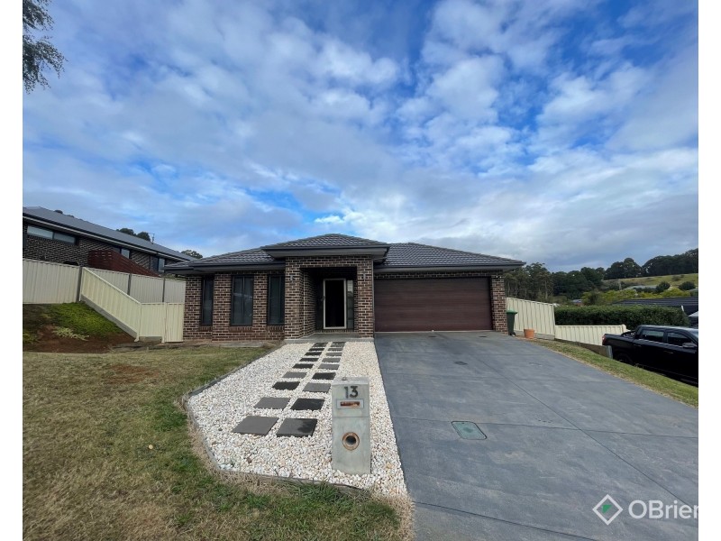 13 Waterford Court, Drouin VIC 3818