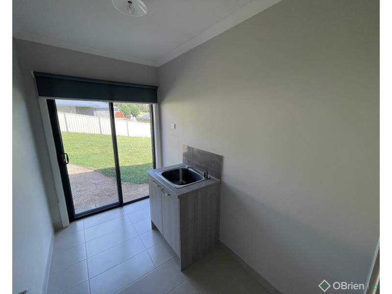 13 Waterford Court, Drouin VIC 3818