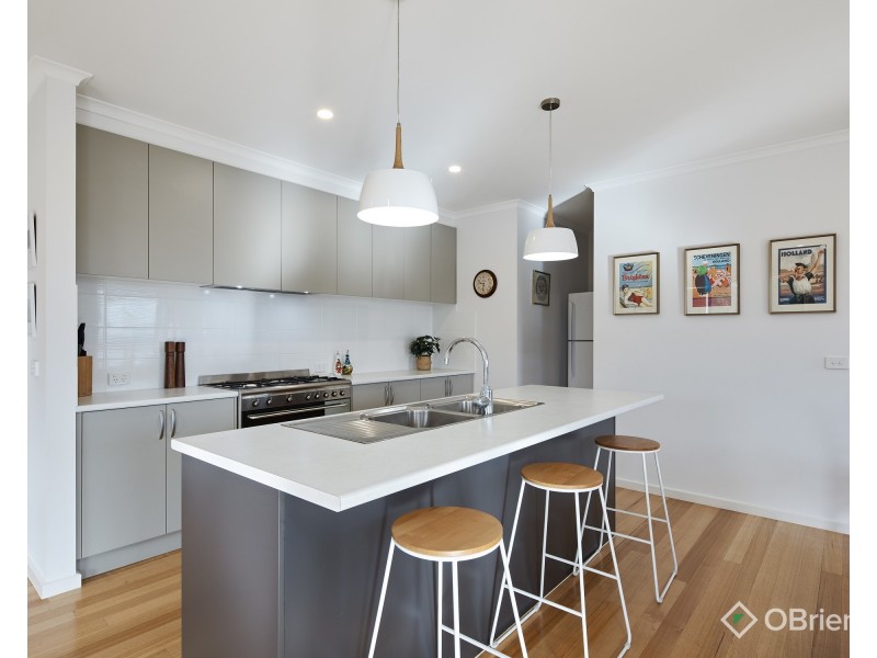 11 Aaron Court, Drouin VIC 3818