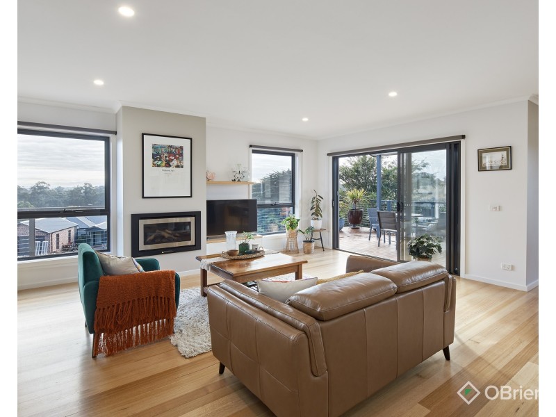 11 Aaron Court, Drouin VIC 3818