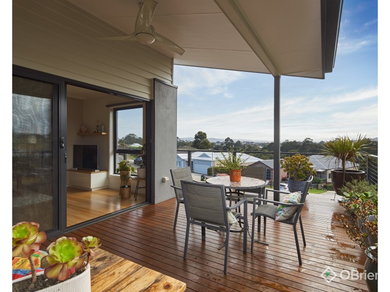 11 Aaron Court, Drouin VIC 3818