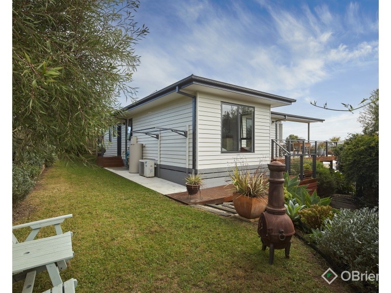 11 Aaron Court, Drouin VIC 3818
