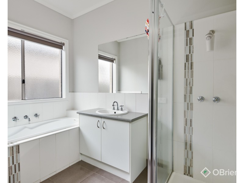 112 Cook Street, Drouin VIC 3818