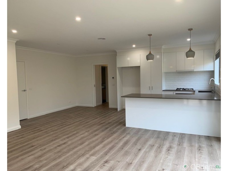 2/14 Hopetoun Road, Drouin VIC 3818