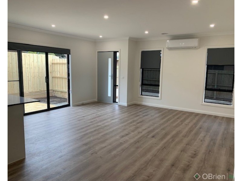 2/14 Hopetoun Road, Drouin VIC 3818