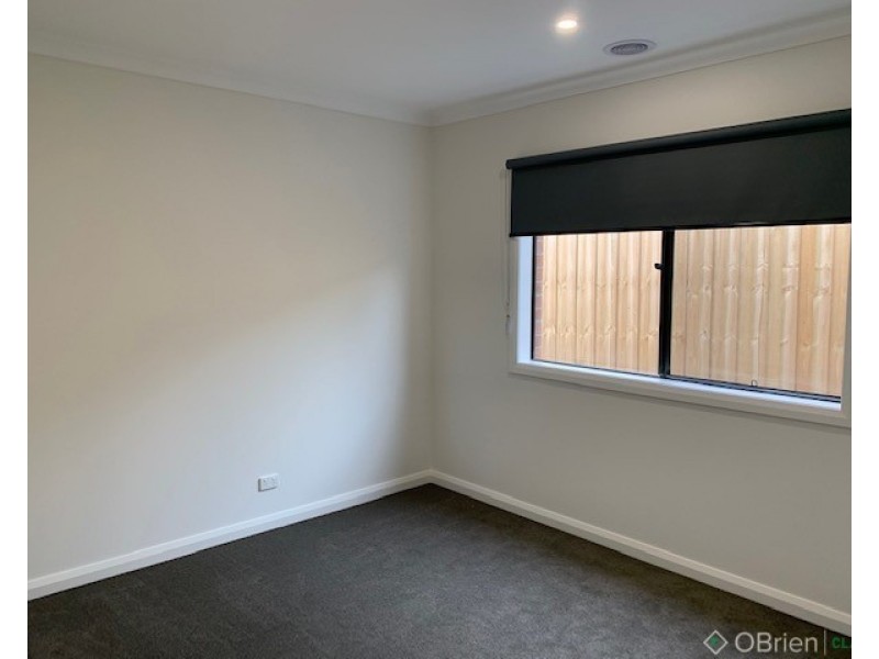2/14 Hopetoun Road, Drouin VIC 3818