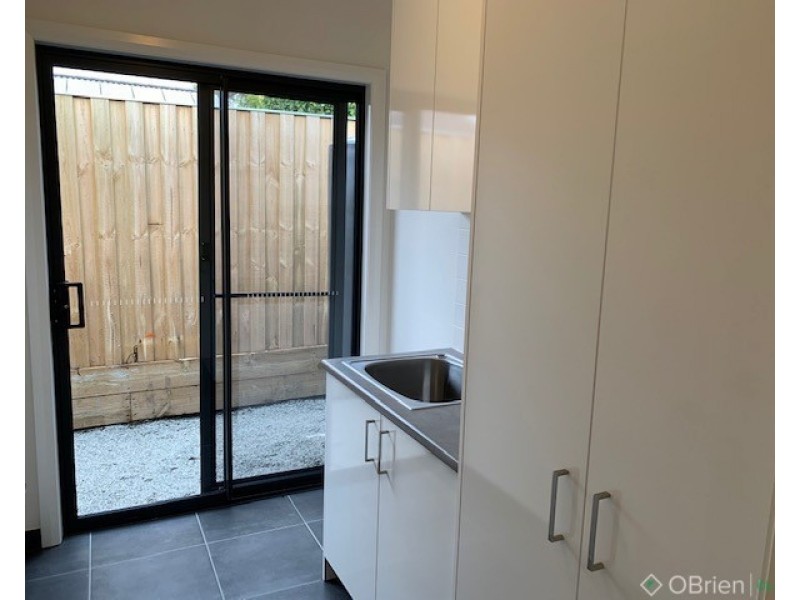 2/14 Hopetoun Road, Drouin VIC 3818