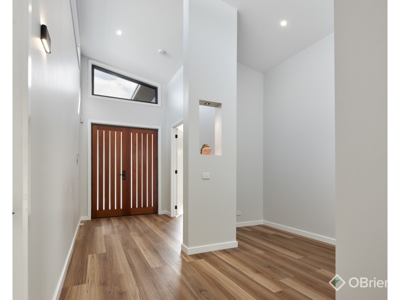 5 Magnolia Way, Warragul VIC 3820