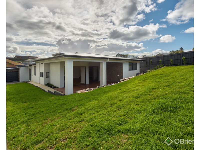 5 Magnolia Way, Warragul VIC 3820