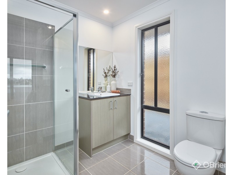 4 Leura Street, Drouin VIC 3818