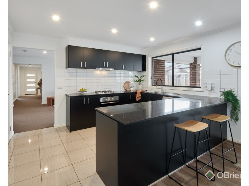 4 Leura Street, Drouin VIC 3818