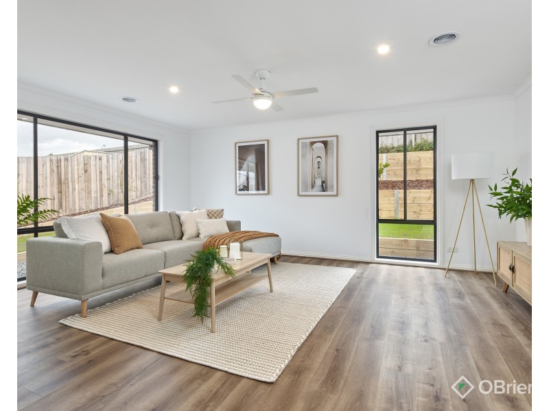 4 Leura Street, Drouin VIC 3818